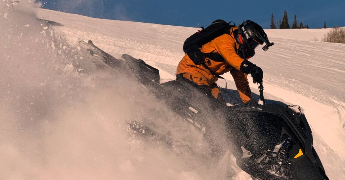 10 Things To Carry With You on a Snowmobile Trip