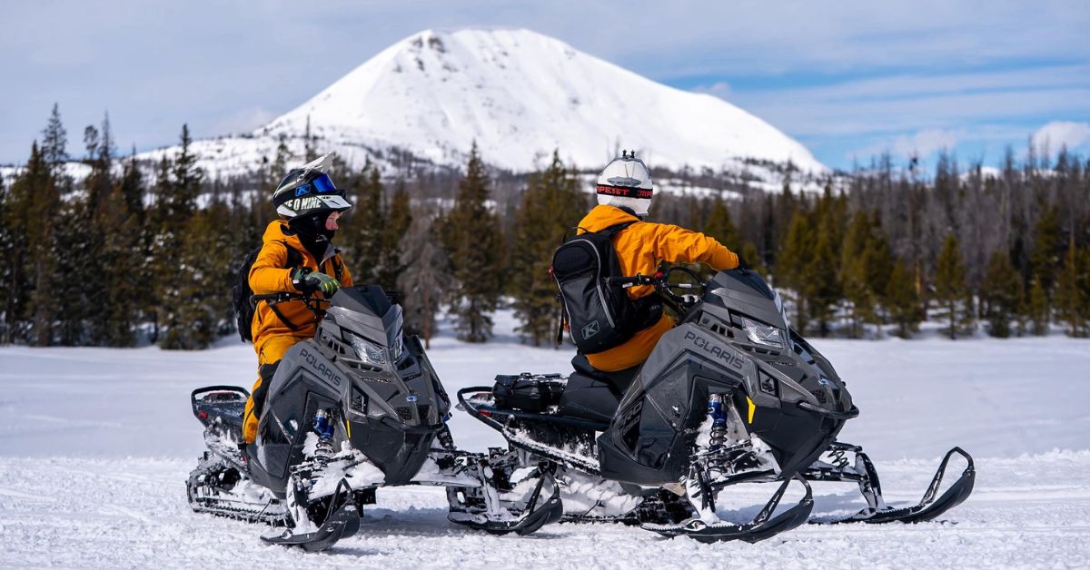 10 Safety Tips for Your Snowmobiling Trip